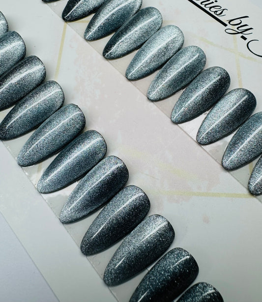 Ready to Wear Set - Press on nails